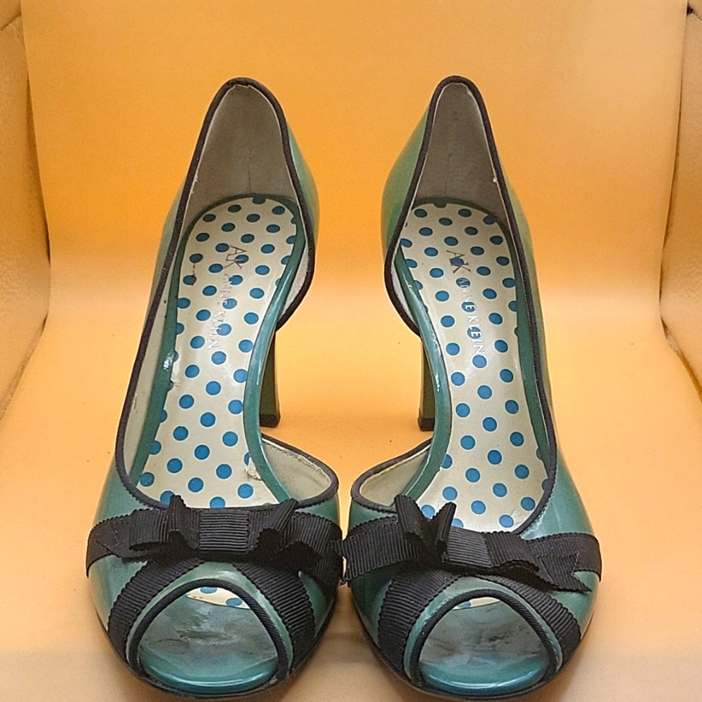 Size 8 Anne Klein teal heels